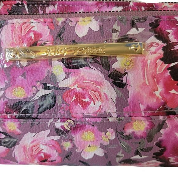 Betsey Johnson XOX Wrislet Pouch - Picture 2 of 10